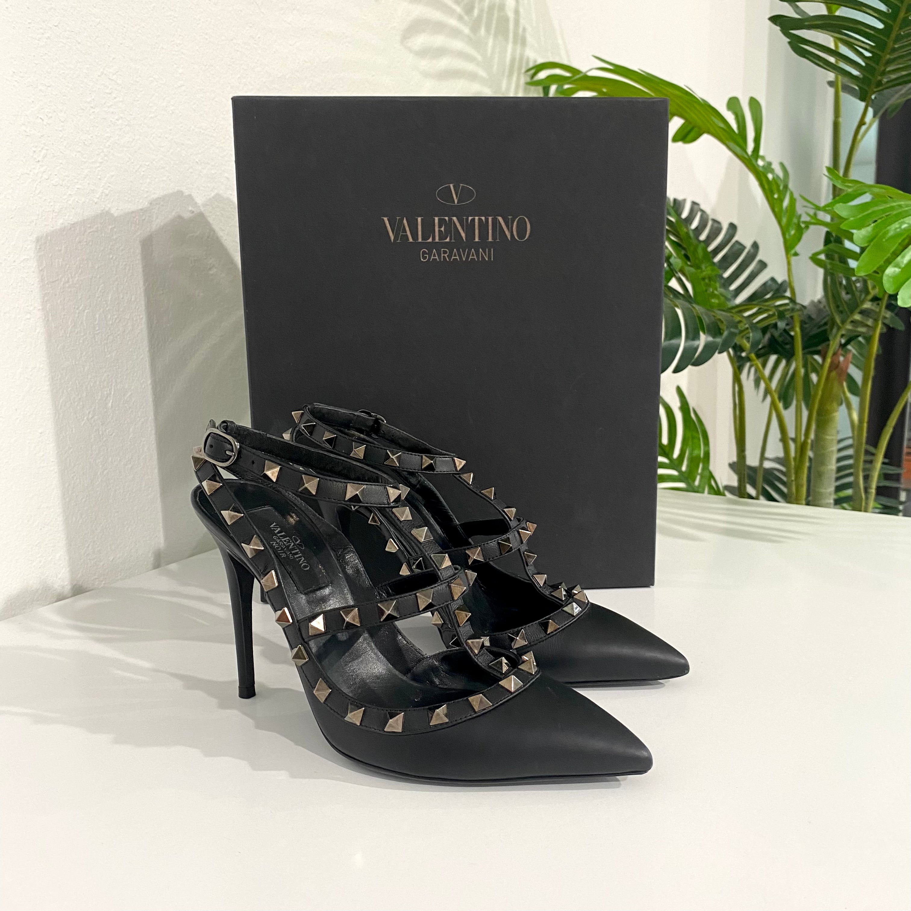 Valentino Garavani Noir Rockstud Pumps Dina C s Fab and Funky
