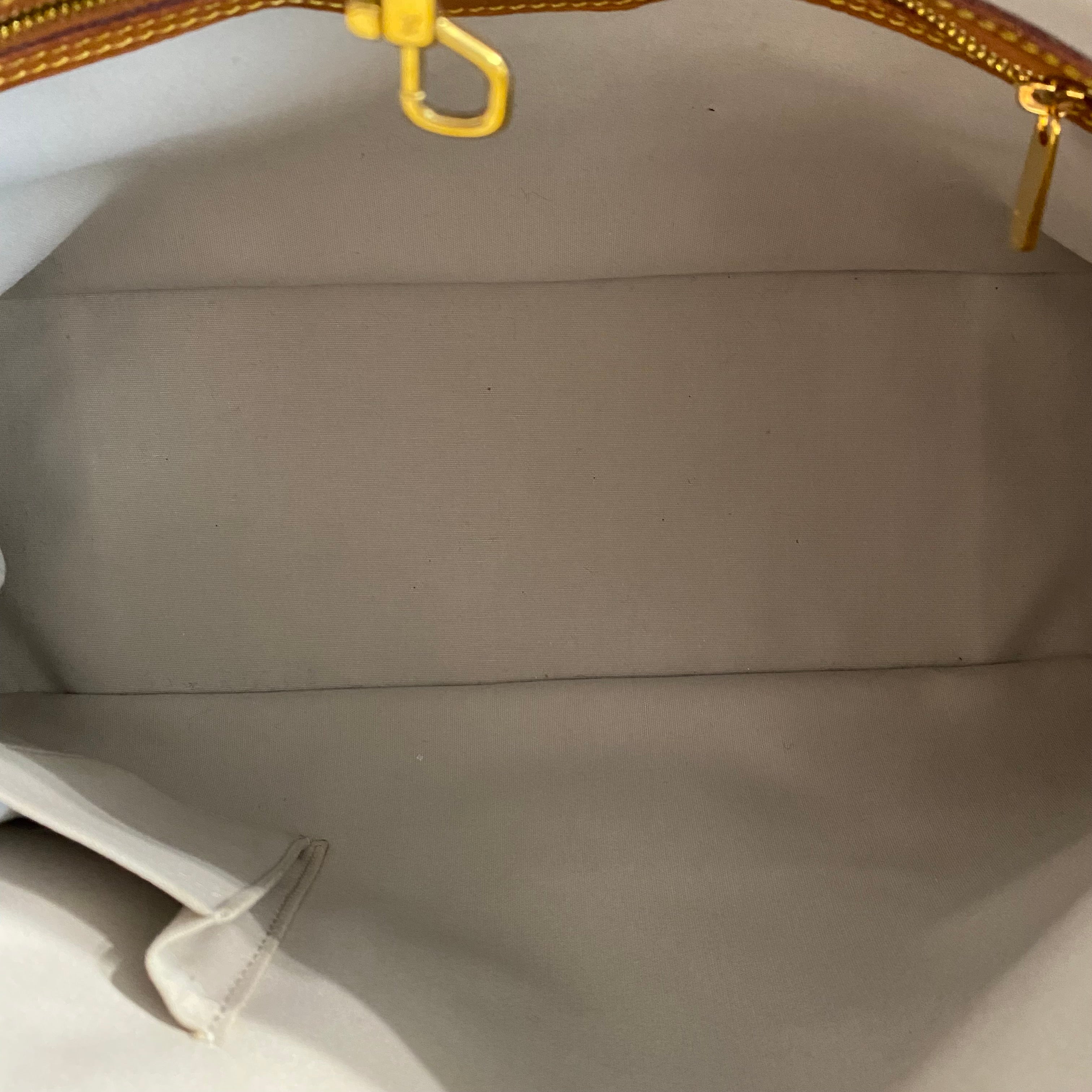 Louis Vuitton Dentelle Batignolles Horizontal – Dina C's Fab and Funky  Consignment Boutique