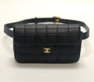 Chanel Vintage Black Camera Bag – Dina C's Fab and Funky Consignment  Boutique