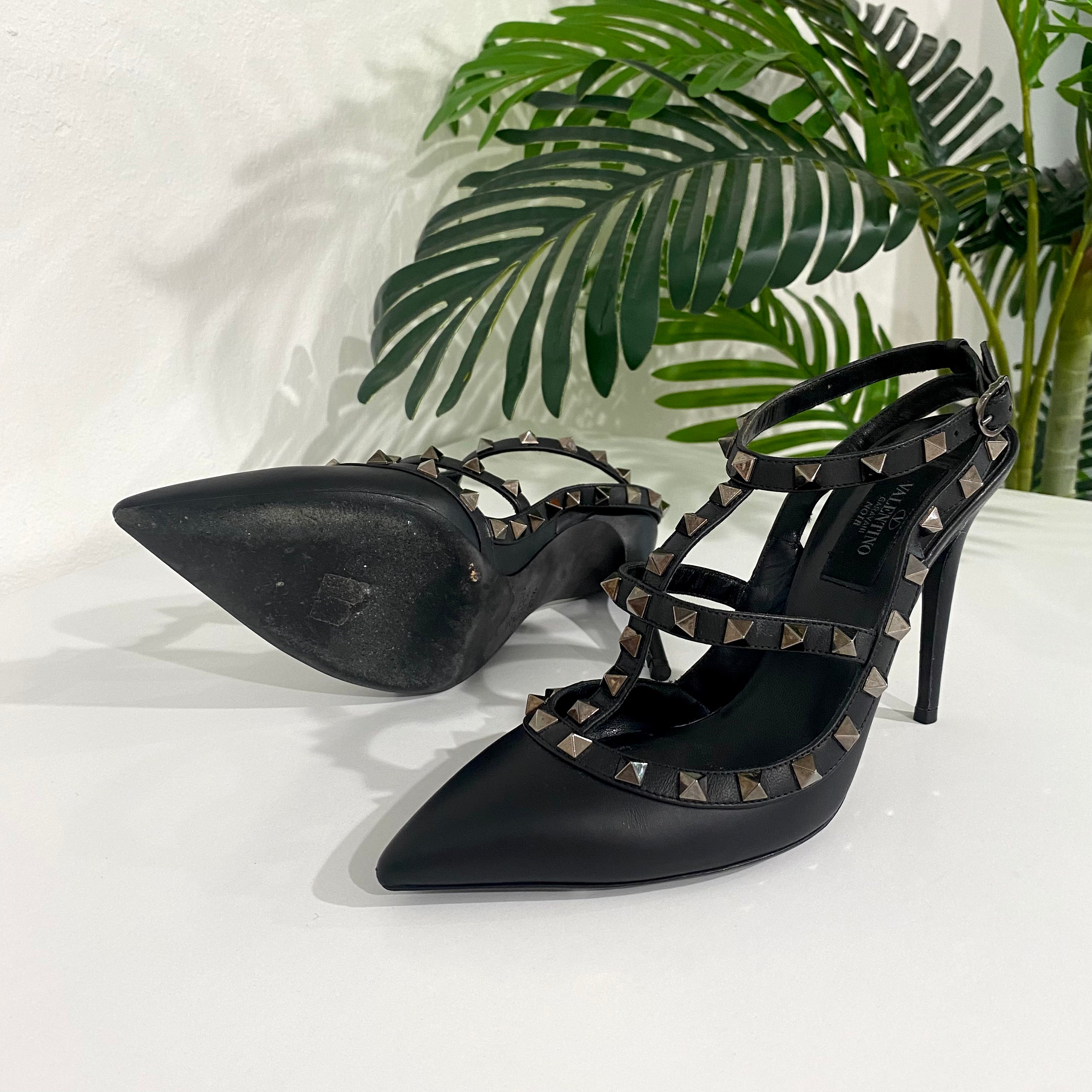 Valentino Garavani Noir Rockstud Pumps