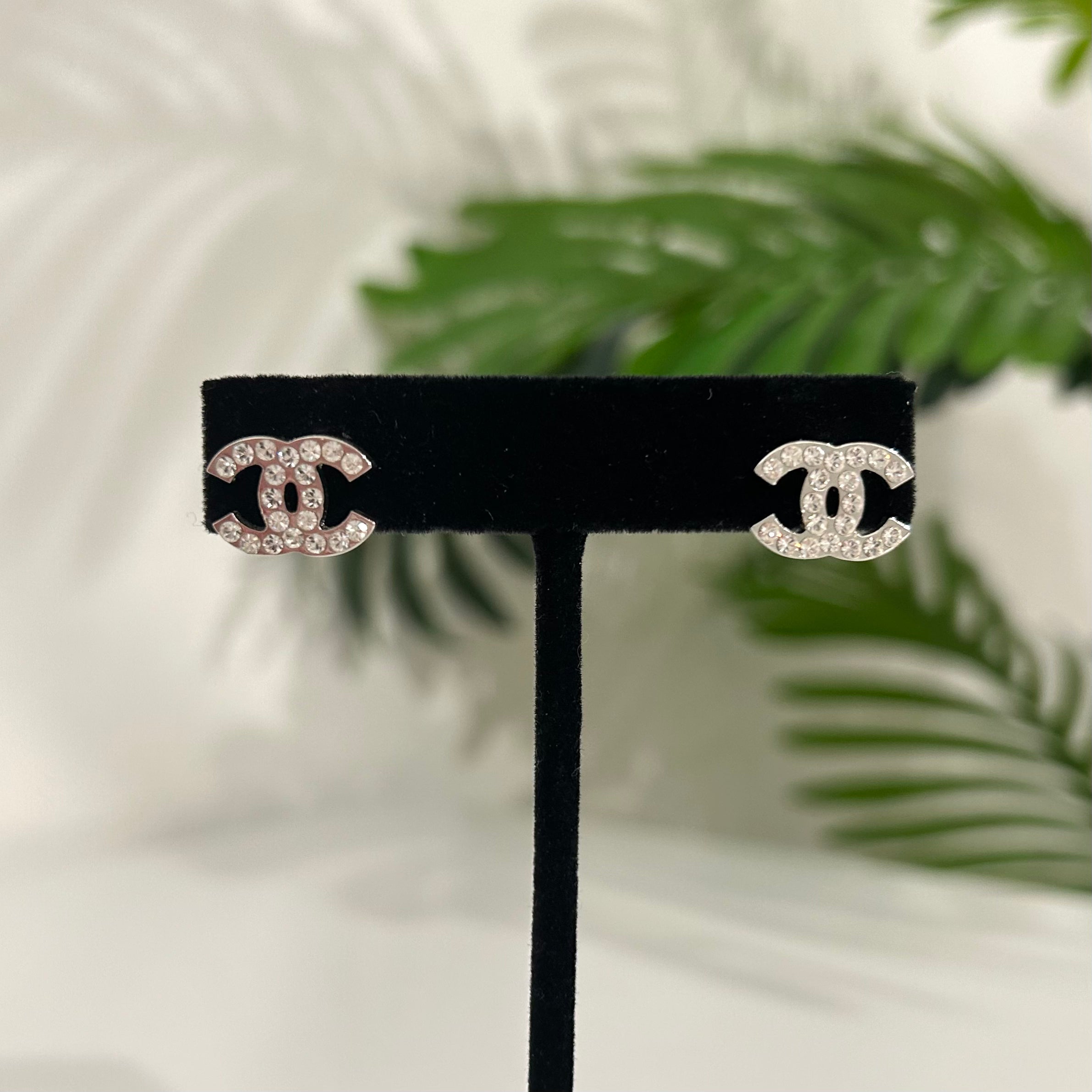 Chanel strass cc stud clearance earrings