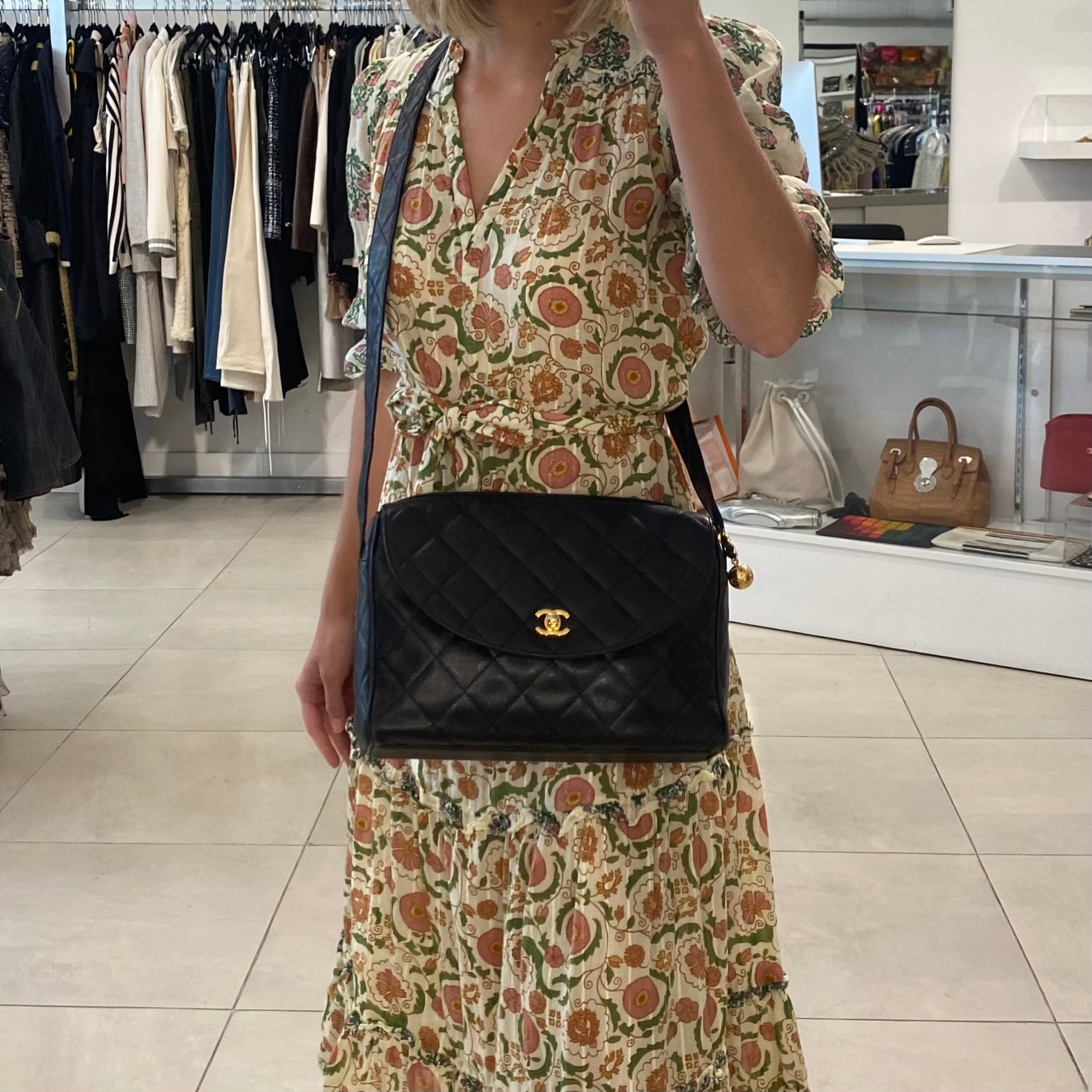 Chanel Vintage Black Camera Bag – Dina C's Fab and Funky