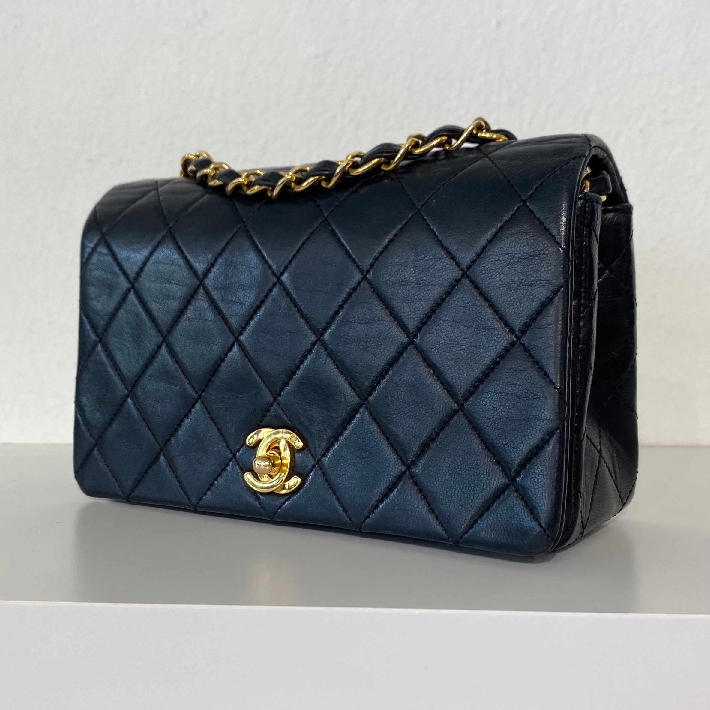 Chanel Vintage Midnight Blue Flap Bag – Dina C's Fab and Funky Consignment  Boutique