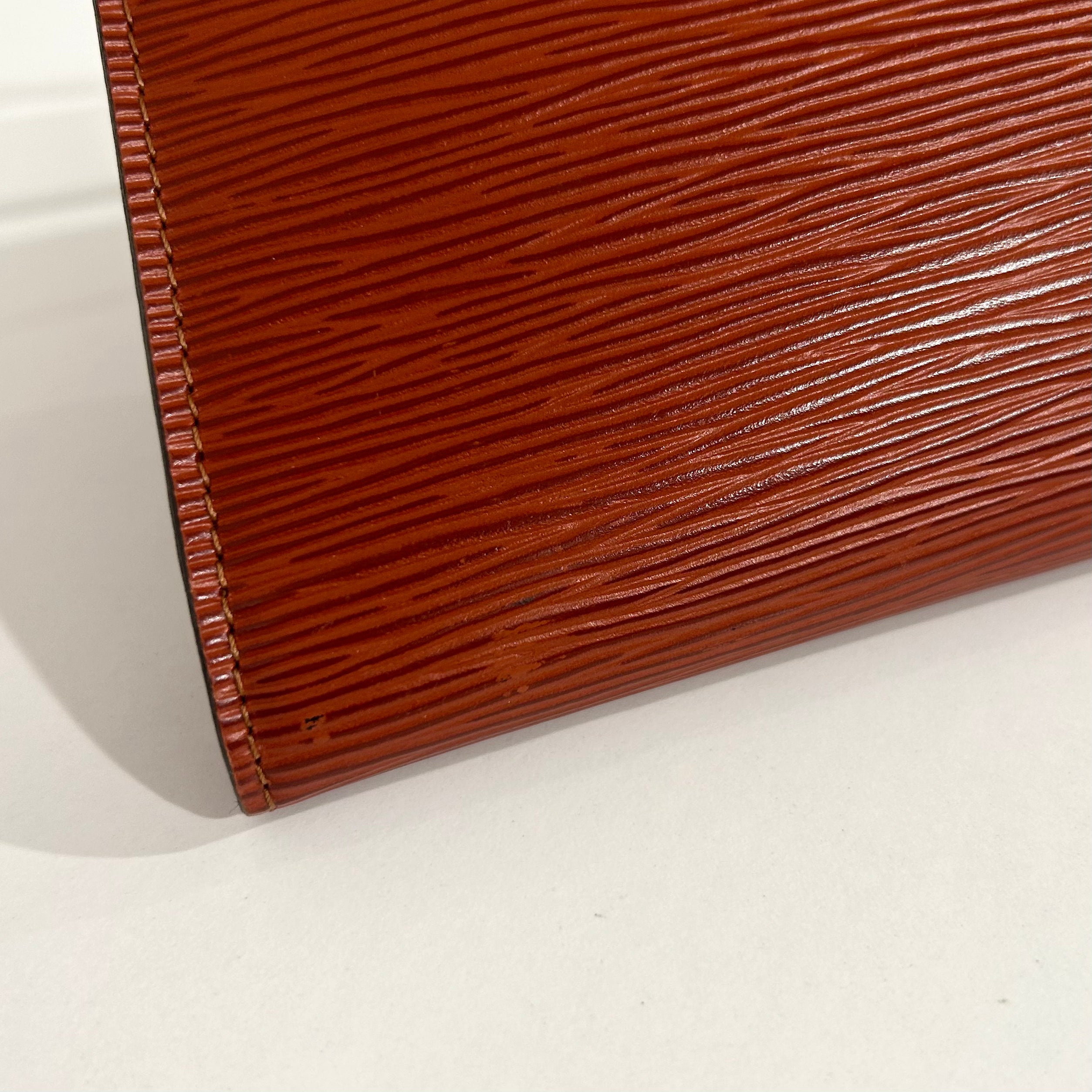 Louis Vuitton Brown Epi Leather Pochette Homme Envelope Clutch 7LV910 For  Sale at 1stDibs