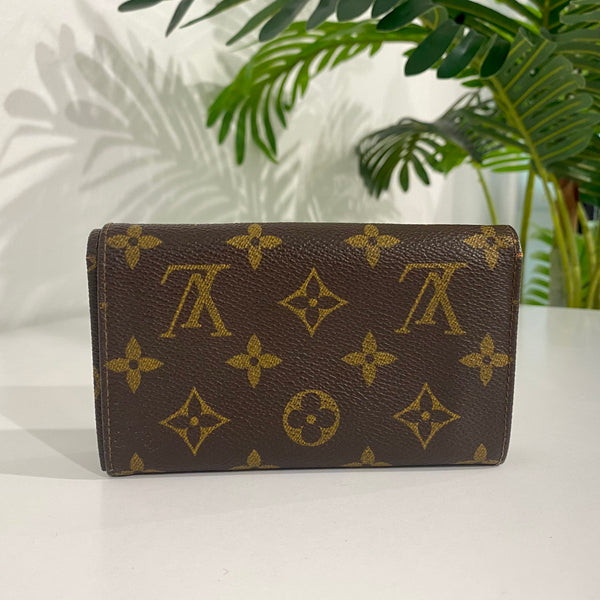 Louis Vuitton LV Bifold wallet 7 1/2: x 3 3.4: x 3.4