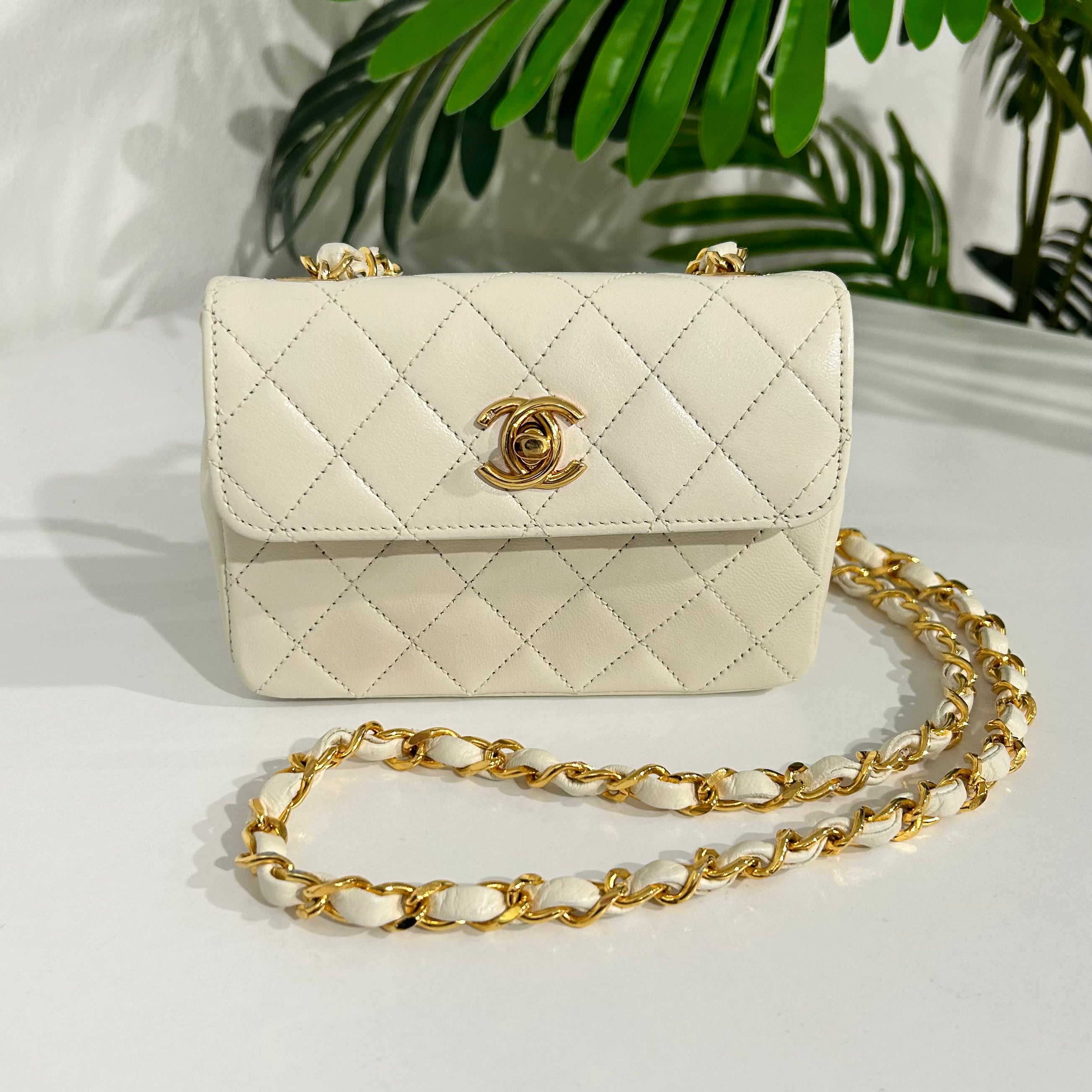 1990s Chanel White Quilted Lambskin Vintage Small Diana Classic