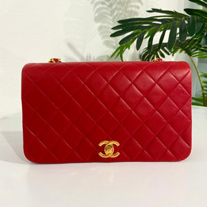 Chanel Vintage Red Single Flap Bag – Dina C's Fab and Funky Consignment  Boutique