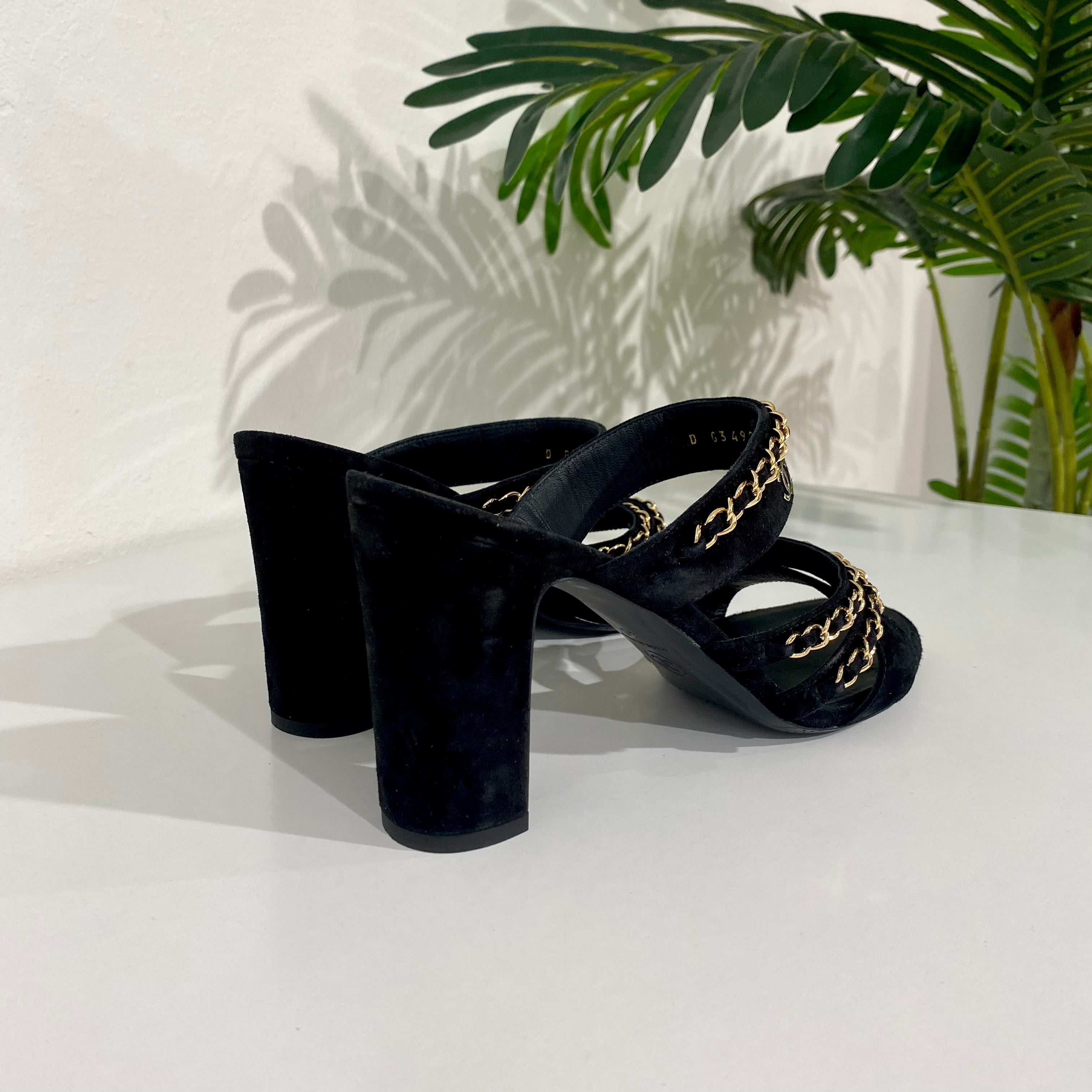 Chanel Black and Gold Chain Sandals – Dina C's Fab and Funky Consignment  Boutique