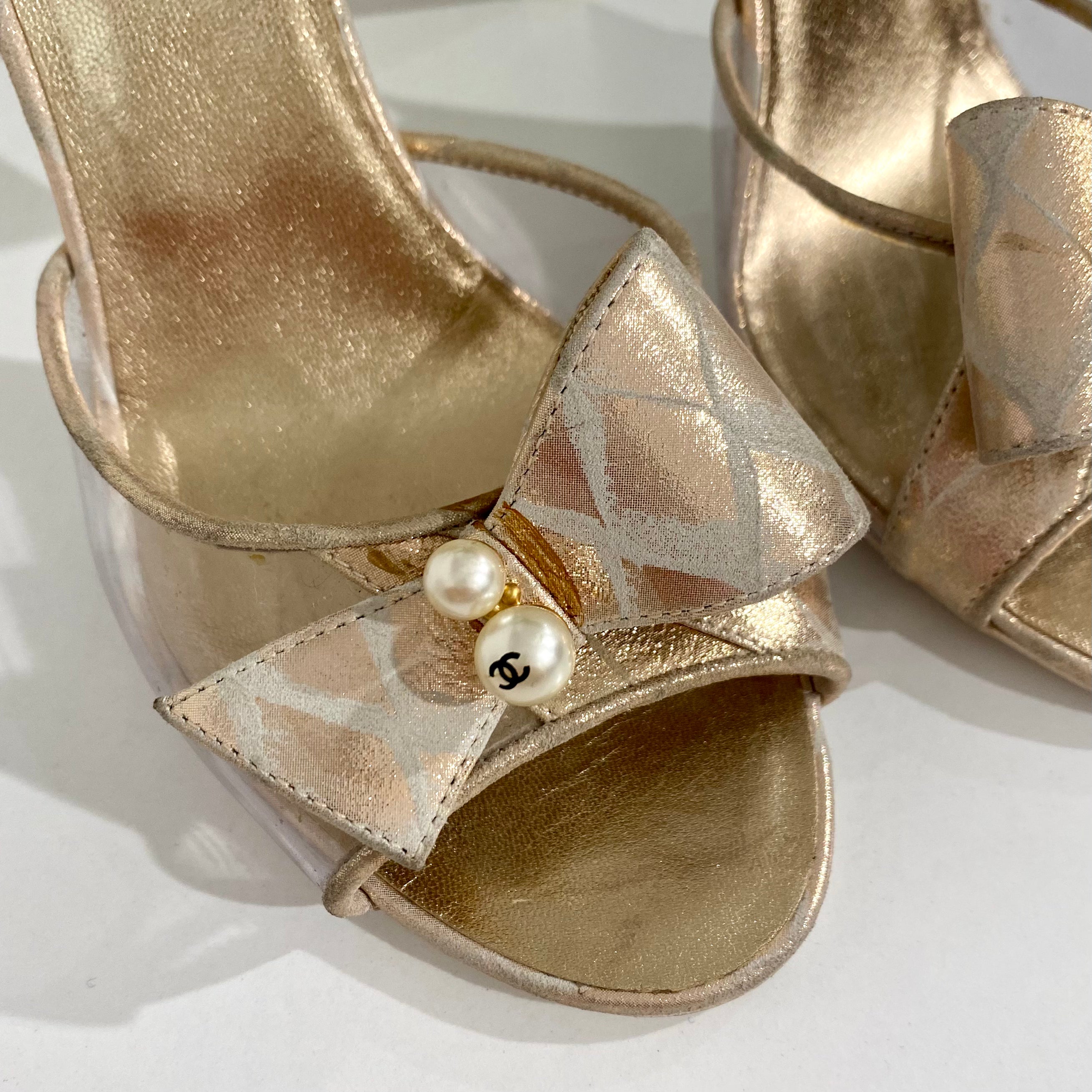 CHANEL, Shoes, Chanel Crystal Bow Pumps G356 Size 9
