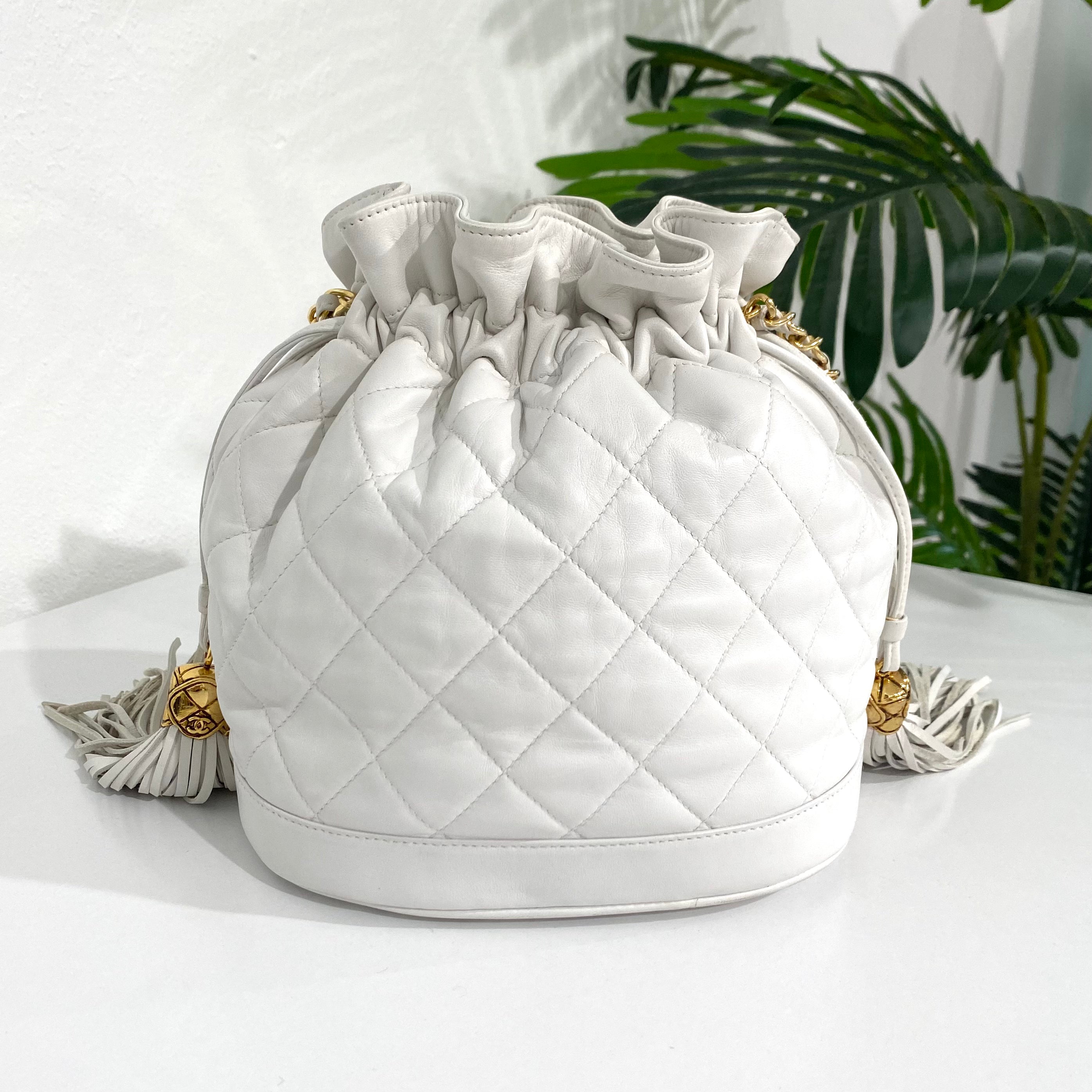 Chanel Vintage White Bucket Bag – Dina C's Fab and Funky