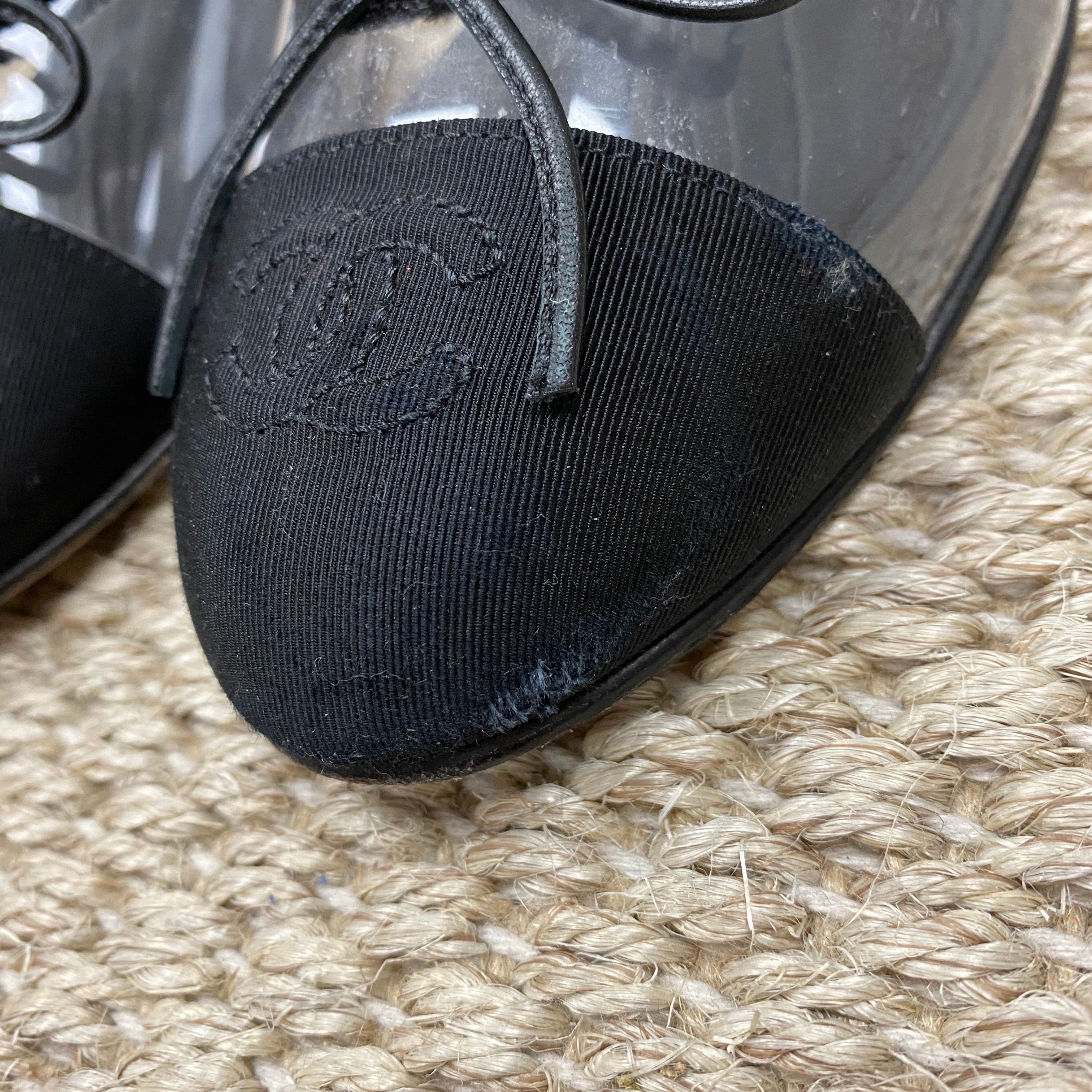 Chanel Black and Silver Ballet Flats – Dina C's Fab and Funky Consignment  Boutique