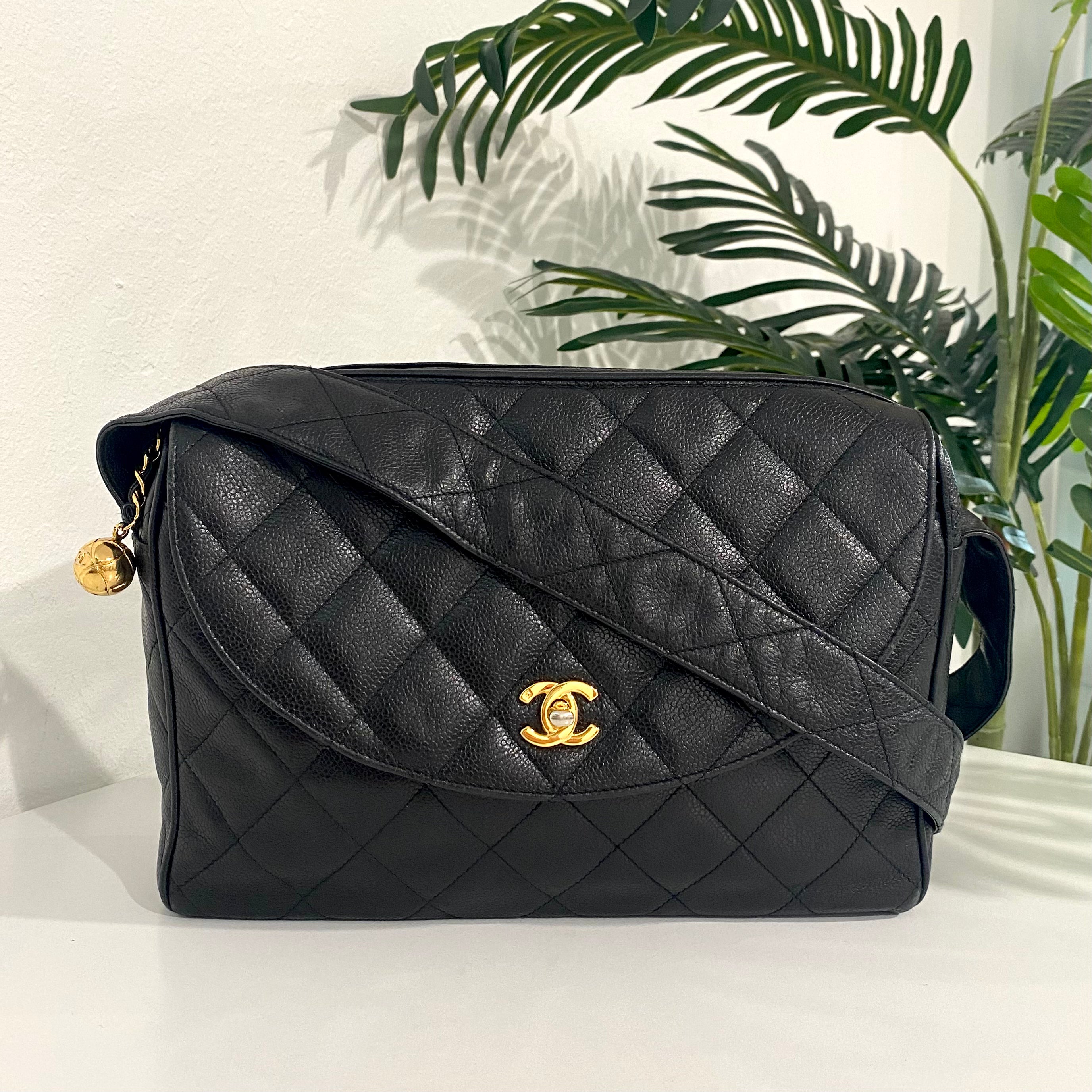 Chanel Vintage Black Camera Bag – Dina C's Fab and Funky
